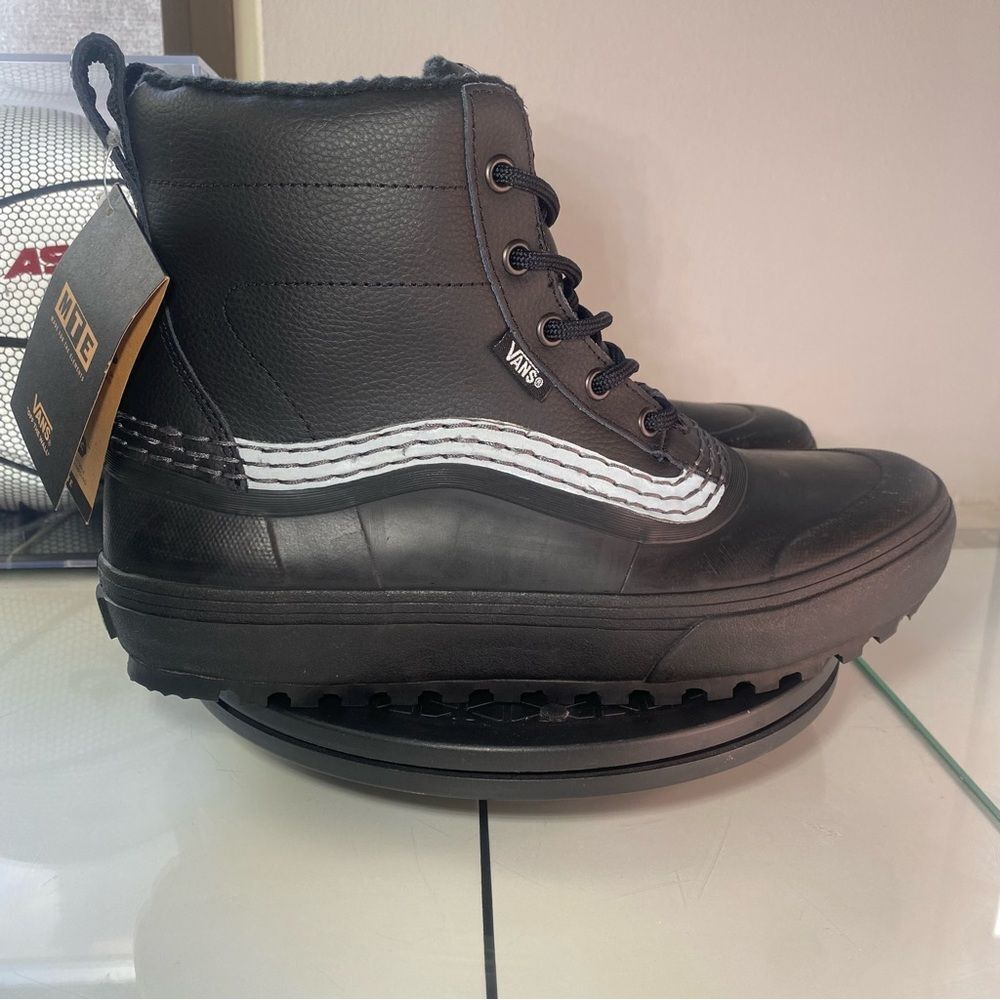 🆕 Vans Standard Mid Snow MTE 'Cole Navin' - Mens 9.5 - Picture 3 of 11